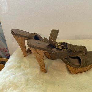 Chinese Laundry high heels in color bronze